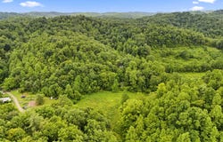 1235 Greenbrier Road, Campton, KY 41301