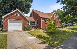 445 E Catawba Avenue, Akron, OH 44301