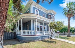 132 E 10th Street, Hanford, CA 93230