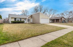 1295 Foxcroft Drive, Aurora, IL 60506