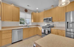 7013 Brookfield Glen Dr, White Twp., NJ 07823-2859