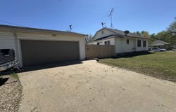 1502 E 12th Ave, Winfield, KS 67156