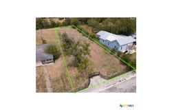 W Seideman Street lot: 7, Seguin, TX 78155