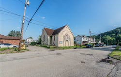 112 S 13th St, Jeannette, PA 15644