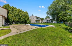 127 WEDGEFIELD DRIVE, NEW CASTLE, DE 19720