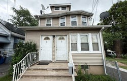 1435 Leslie St, Hillside Twp., NJ 07205-1203