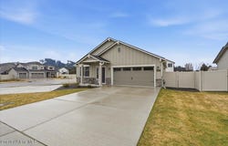 660 E Ripatti Way, Hayden, ID 83835