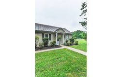 1828 Back Hampden Sydney Road, Farmville, VA 23901