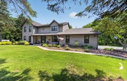N6w31264 Alberta Dr, Delafield, WI 53018
