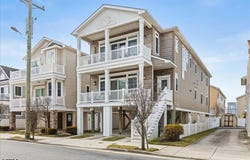 16 S Decatur Ave, Margate, NJ 08402