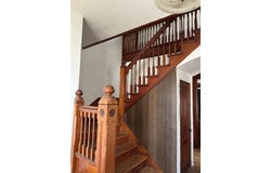 212 E 9th St, Vinton, IA 52349