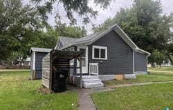 651 N 5th Ave, Canistota, SD 57012