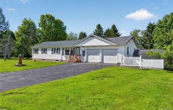 42 Hillview Dr, Central Square, NY 13103