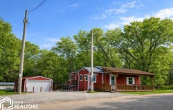 1410 E Ridge Drive, Brooklyn, IA 52211