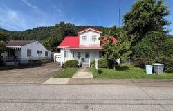 215 5th Avenue, Glasgow, WV 25086
