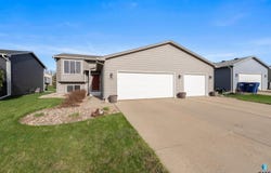 7516 S Bell Cir, Sioux Falls, SD 57108
