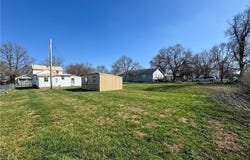 411 & 413 S Oak, Versailles, MO 65084