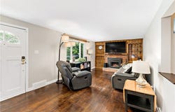 3 Cypress Dr, Carnegie, PA 15106