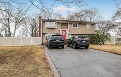 34 New Hampshire Avenue, Bay Shore, NY 11706