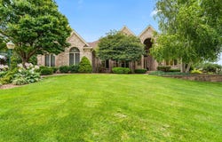 1904 E Juniper Way, Hartland, WI 53029