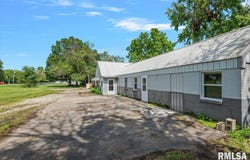 526 N RAILROAD Avenue, Blue Mound, IL 62513