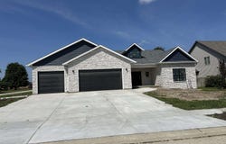 121 RAMBLEWOOD Drive, Chatham, IL 62629