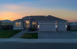 7060 Ithaca Street, West Richland, WA 99353