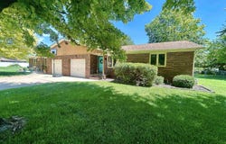 3228 Nutmeg Ln, Hutchinson, KS 67502