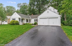 20 N Helderberg Parkway, Bethlehem, NY 12159