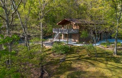 922 E Cross Rd, Dandridge, TN 37725