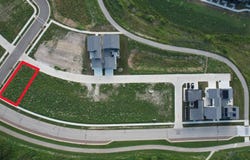 9431 S Lake Vista Pkwy, Oak Creek, WI 53154