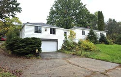 916 Lincoln Lake Avenue SE, Lowell, MI 49331
