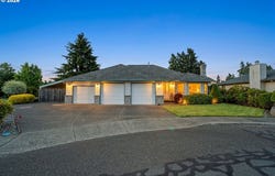 1820 N LAURELWOOD Loop, Canby, OR 97013