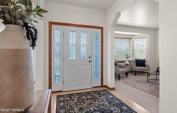 221 St Andrews Pl, Yakima, WA 98908