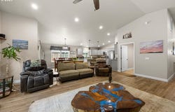371 CEDAR, Cave Junction, OR 97523