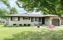 1400 S CLAY Avenue, Jacksonville, IL 62650