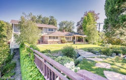 22101 Mulholland Drive, Woodland Hills, CA 91364