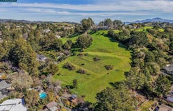 Park Lane Dr, Orinda, CA 94563