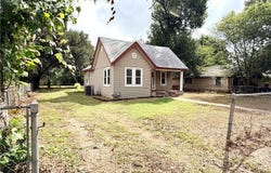 702 E 18th Street, Cameron, TX 76520