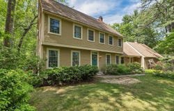 32 Holton Circle, Londonderry, NH 03053
