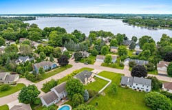 1657 HICKORY HOLLOW Lane, MENASHA, WI 54952