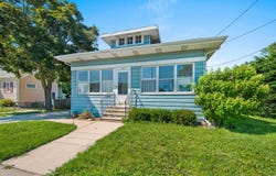 122 W 17TH Avenue, OSHKOSH, WI 54902