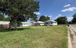 520 W 15th Ave, Hutchinson, KS 67501-4120