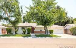 1102 S Mountain St, Visalia, CA 93277
