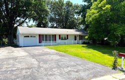 8 Wayne Street, St Charles, MO 63301