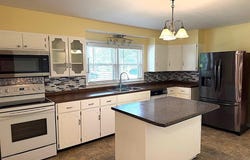8 Wayne Street, St Charles, MO 63301