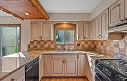 1334 W Paradise Ct, Glendale, WI 53209