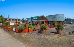 926 E MAIN ST, Cottage Grove, OR 97424