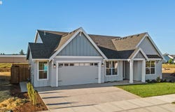 208 NW 16th Ave, Canby, OR 97013