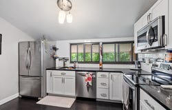 7 Longwood Dr, Andover, MA 01810